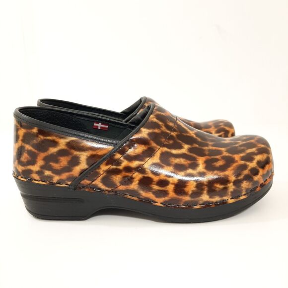 Sanita Clogs Sz 40 US 8.5 9 Leopard Cheetah Print Comfort Slip Resistant Shoes - Picture 2 of 14